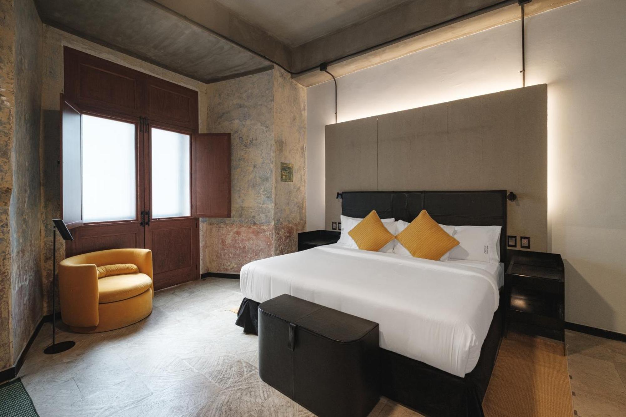 Executive Room,1766237702:JPEG
